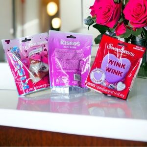 Valentine candy bath bombs. 3 random candy Hershey scented, heart candy.